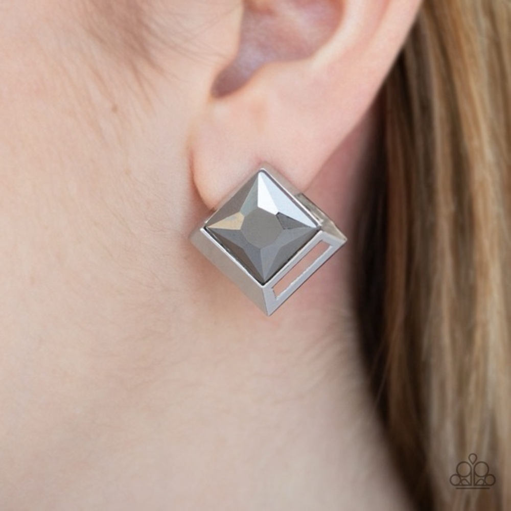 NWT Paparazzi Silver Square Earrings